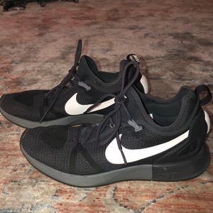 Nike men’s tennis shoes size 10